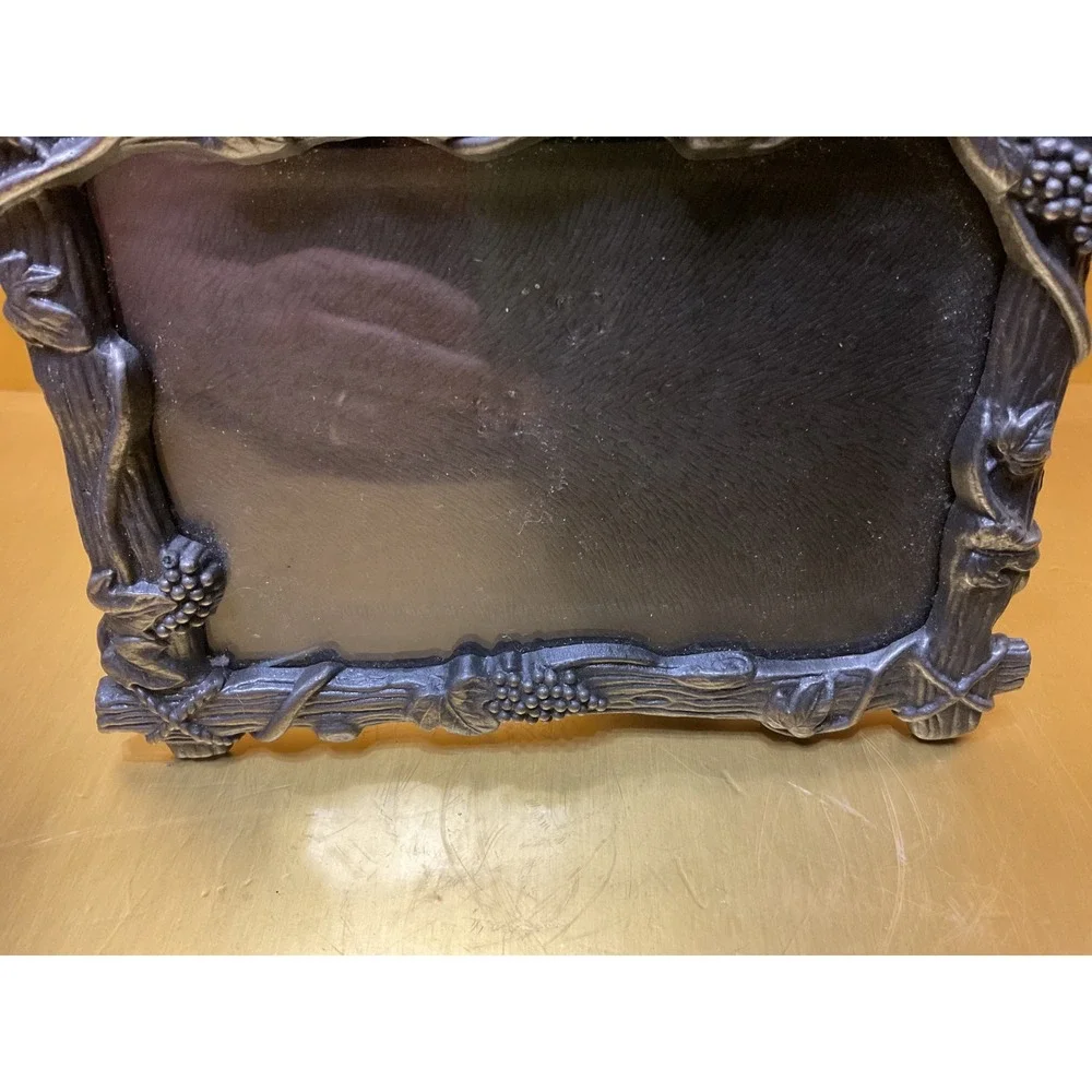 Vintage Rustic Grapevine Pewter Tone Picture Frame Log & Leaf Design 5x7